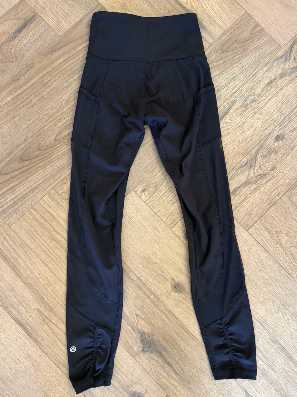Lululemon black leggings size 2 sheer w/ pockets ruched 23”